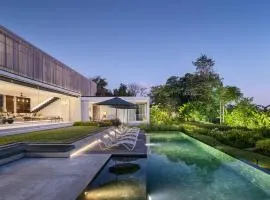 La Maison d'Ulysse - Luxury 4-Bedroom Villa with Pool in Canggu