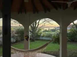 Casa única con vista al lago