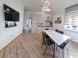 Sunny CentralApartment -3 bedrooms ,Private Parking, hotel sa Monfalcone