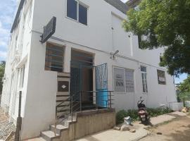 Hotel O New Nest, hotel em Melappālaiyam