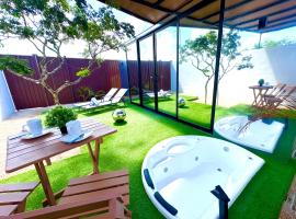 TinyHouse OASIS con Jacuzzi&Cenote&Piscina, biệt thự ở Telchac Puerto