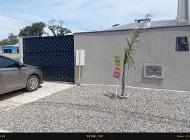 aconchegante com piscina e churrasqueira, pertinho da praia"