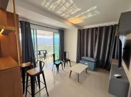 Incrível cobertura para família com 2 quartos e ar
