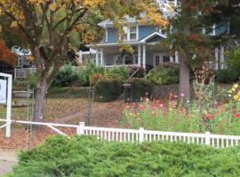 Terraluna Inn, hotel in Roseburg