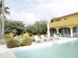 Villa Gardenias Puerto Banús by HOUSELOGY, hotel in Marbella