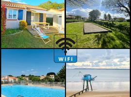 Chez Karine et Rodolphe La Cosy, piscines, plage, hotel in Saint-Michel-Chef-Chef