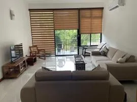 Hilltop Retreat near Kandy Lake - Kings Residence