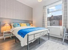 Broomfield House - City Centre - Free Parking, Self-Check-In, Garden, Fast Wifi and Smart TV by Yoko Property