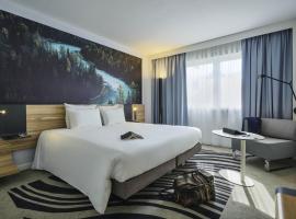 Novotel Massy Palaiseau, hotel con alberca en Palaiseau