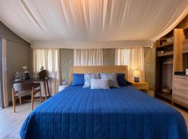 Premium Lakefront Cabin 4 The Cardinal, Hotel in Bastrop