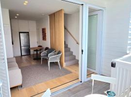 Villa in the heart of Matakana, hotel in Matakana