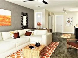 The Nash Luxe, Pool, Gym, Nightlife!