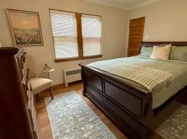 Classic Chicago Charm & Stylish Berwyn Retreat