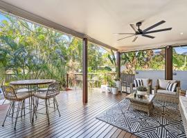 Spacious Coastal Oasis - Ideal for Groups & Families, hotel in Hervey Bay