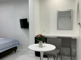 Nur Nur Residence, Hotel in Ban Lum Fuang