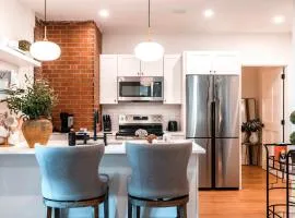 Sunny 2BR Apt with Kitchen & Parking, Near Brown & RISD