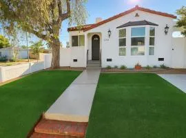 Bright Corner Home Retreat Near SoFi