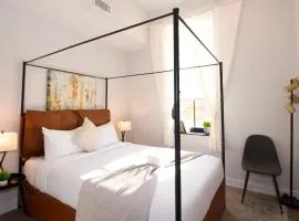 Downtown 3B2B Apt with full kitchen, Sleeps 6,Near PPAC & Dining