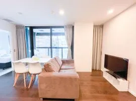 Chic 2BR City Central Apt w Pool & Sauna & Gym