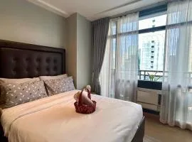 Quiet Condo with Fast WiFi, Own Balcony, Pool and Gym