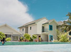 Long Beach Laamu Hotel, хотел в Ган