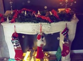 Unieke landelijke woning met zwembad, hotel in Kranenburg