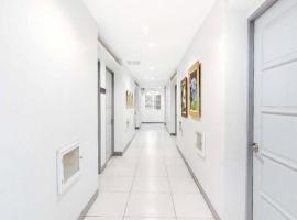 RedDoorz near Cebu Metropolitan Cathedral, hotel in Adlawon