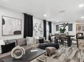 Spacious Palace Style Retreat!