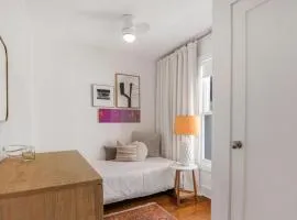 Charming 2-Bed Cottage - Steps to Historic Downtown Leesburg