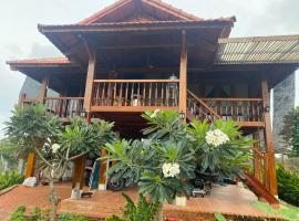 Tree house, lodge in Ấp Thiện Sơn
