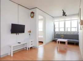 서울 홍대 풀게스트하우스 홍대입구역7번출구 넓은공간 2Room 단독전체사용 파티가능