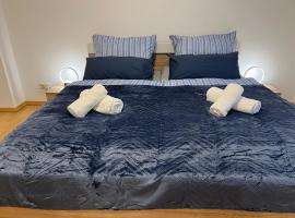 Charmante, ruhige Erdgeschosswohnung mit Balkon, hotel in Lüdenscheid