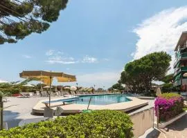 "The Lavender Spot" piscina, accesso alla spiaggia