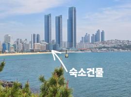 beach front the condo، فندق في Ch'ŏngsap'o