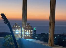 Blue Pearl Surf & Yoga House, hotel en Tamraght Oufella