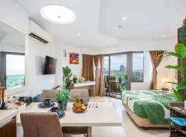 Dominiks Comfort and silent Studio Tambuli Balcony Pool Mactan Ocean View High Floor