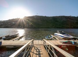 Refúgio entre o Pomar e o Rio Douro, hotel in Raiva