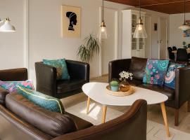 Havhuset I Øster Hurup - i byen, ved stranden، فندق في Øster Hurup