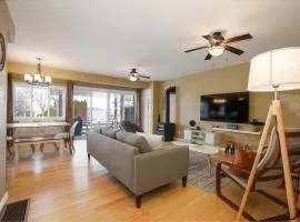 Lake-Access Cottage- Hot Tub, Fireplace&Pool Table