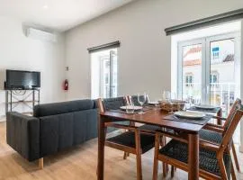 Downtown 1 Bedroom Apartment E - 150m from the Beach