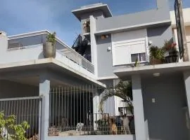 Sobrado Cinza com Hidromassagem