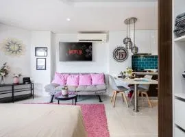 Dominiks pink dream Studio Balcony Ocean View Balcony Fast-Wifi at Tambuli Resort High Floor