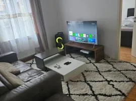 20 min to Düsseldorf and 30 to Köln