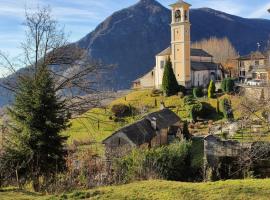 Casa al Campanile terrace, LeonardosHome, hotel in Trarego