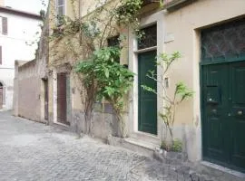 Comfy in the Heart of Roman nightlife