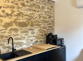 Charmante petite maison, hotel i Mours-Saint-Eusèbe