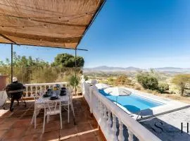 Heated pool & spa villa in the mountains