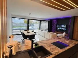 Design-Villa mit privatem Pool, Whirlpool & stimmungsvoller Beleuchtung