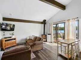 Quiet and Cozy Lakefront Home Near Mt Boyne