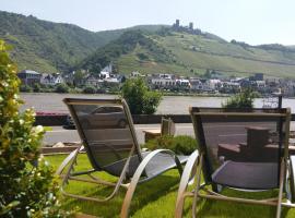 Gästehaus Burgberg, Weinhaus Fries, hotel económico en Kattenes